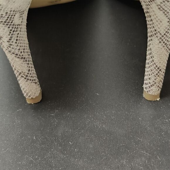 BCBG NEUTRAL Snake Skin Pumps Size 8.5 - BEAUTIFUL - Ivory Tan - Approx 4" heel - Picture 6 of 12
